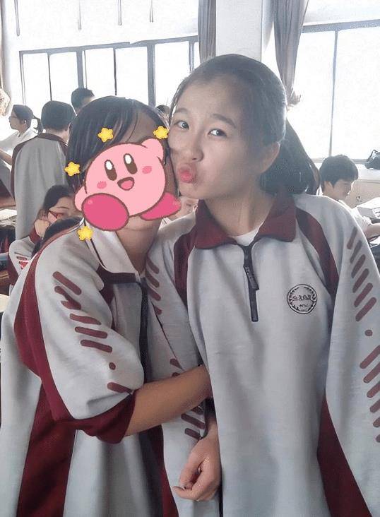 
虞书欣嫌中学照片太胖 特意晒出减肥后的生图 “少女锁骨”太养眼了：hth官网入口(图3)